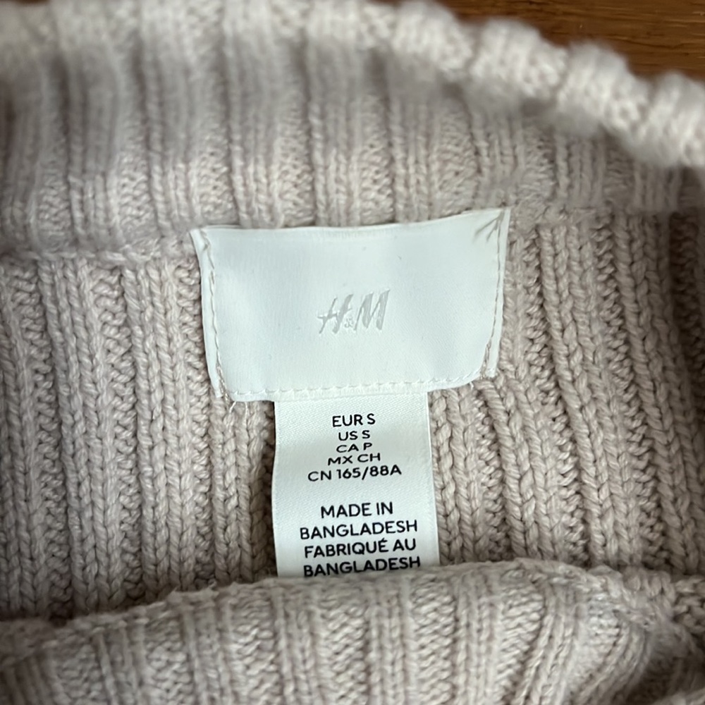 H&M sweater - Picture 2 of 2